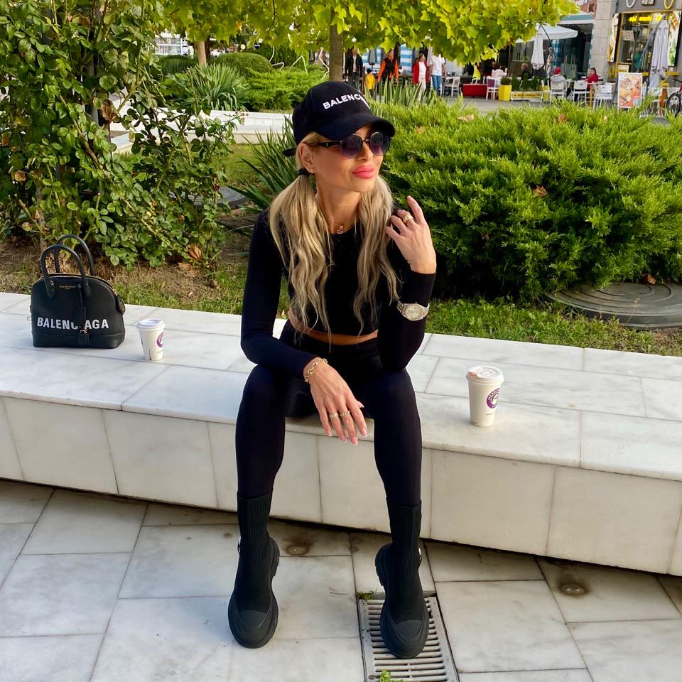 Заказала блочок и шнур!Со мной связались моментально!Очень быстро отправили!Заряжает очень быстро!Сервис и качество на высоте-рекомендую!👍👍👍